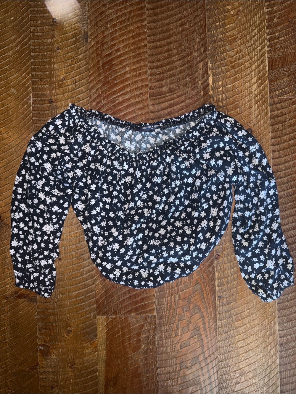 Brandy Melville Black Floral Puff-Sleeve Crop Top